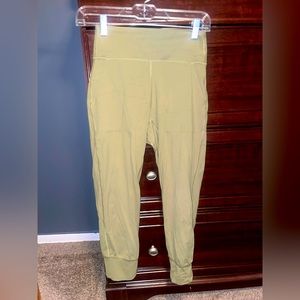 Green lulu lemon size 4 high rise align jogger